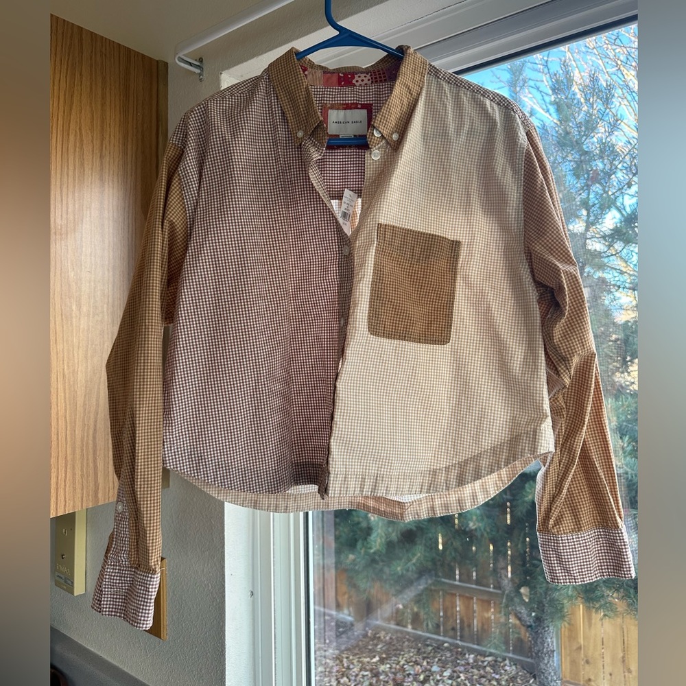 NWT American Eagle cropped button up shirt.